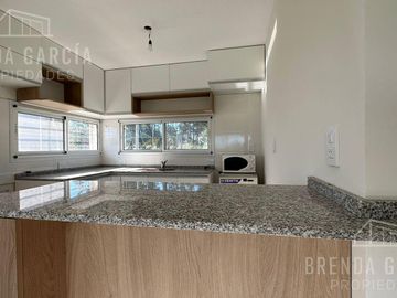 Casa en Dos Plantas En Venta En Colon Entre Ríos.