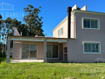Casa en Dos Plantas En Venta En Colon Entre Ríos.