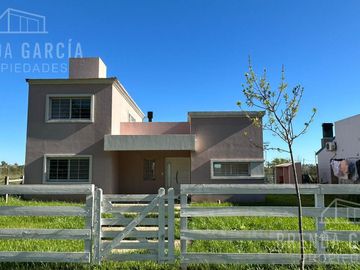 Casa en Dos Plantas En Venta En Colon Entre Ríos.