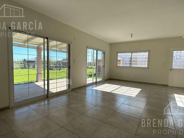 Casa en Dos Plantas En Venta En Colon Entre Ríos.