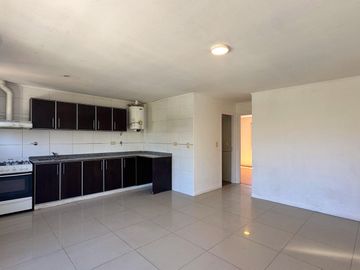 Venta de PH 3 amb con cochera fija - Zona Juan B Justo