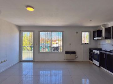 Venta de PH 3 amb con cochera fija - Zona Juan B Justo