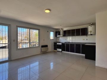 Venta de PH 3 amb con cochera fija - Zona Juan B Justo