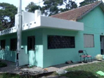 Quinta de 7500m2 con casas, galpones, y stud para caballos