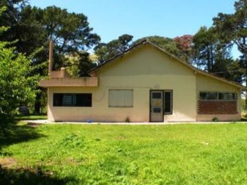 Quinta de 7500m2 con casas, galpones, y stud para caballos