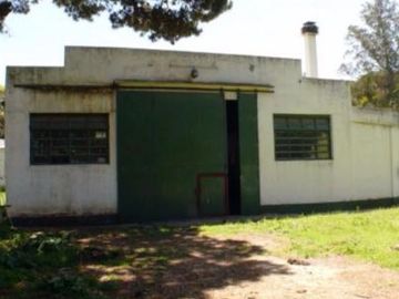 Quinta de 7500m2 con casas, galpones, y stud para caballos
