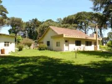 Quinta de 7500m2 con casas, galpones, y stud para caballos