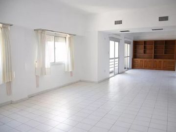 Departamento en venta - 3 Dormitorios 2 Baños - Cocheras - 169Mts2 - La Plata