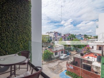 Menesse Midtown Studio