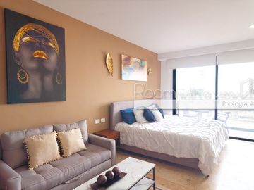 Menesse Midtown Studio