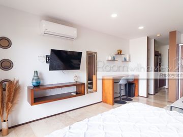 Menesse Midtown Studio