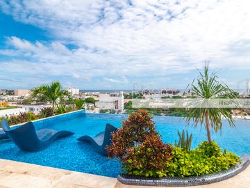 Menesse Midtown Studio