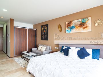 Menesse Midtown Studio