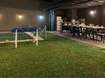 VENTA CASA RECICLADA 3 DORM PISCINA - OLIVOS