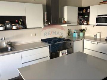 VENTA CASA RECICLADA 3 DORM PISCINA - OLIVOS