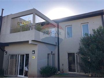 VENTA CASA RECICLADA 3 DORM PISCINA - OLIVOS