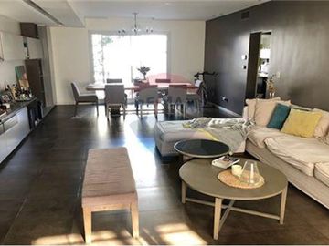 VENTA CASA RECICLADA 3 DORM PISCINA - OLIVOS