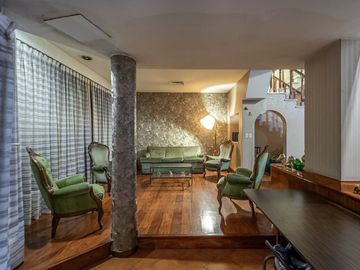 CASA 5 AMB EN VENTA FLORES CON FONDO APTO CREDITO