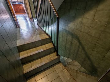 CASA 5 AMB EN VENTA FLORES CON FONDO APTO CREDITO