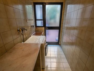 CASA 5 AMB EN VENTA FLORES CON FONDO APTO CREDITO