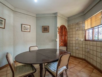 CASA 5 AMB EN VENTA FLORES CON FONDO APTO CREDITO