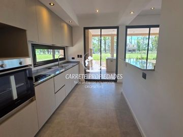 Casa estrenar lista para mudarte en venta. Barrio Santa Sofia. Pilar