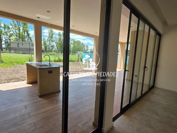 Casa estrenar lista para mudarte en venta. Barrio Santa Sofia. Pilar