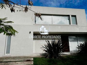 Casa en venta de 3 dormitorios con Pileta. Santa Guadalupe. Pilar.