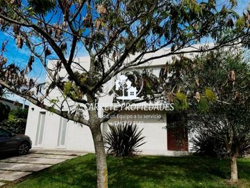 Casa en venta de 3 dormitorios con Pileta. Santa Guadalupe. Pilar.