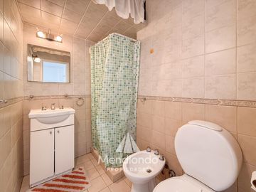 Depto 2 amb. al frente con balcón en Juan B Justo y Buenos Aires