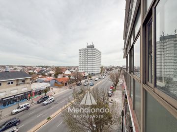 Depto 2 amb. al frente con balcón en Juan B Justo y Buenos Aires