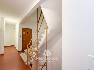 Depto 2 amb. al frente con balcón en Juan B Justo y Buenos Aires