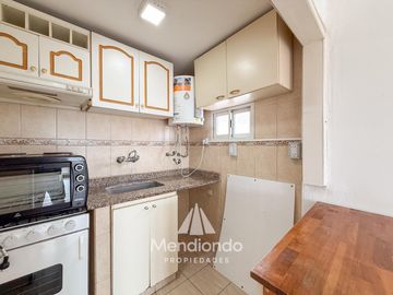 Depto 2 amb. al frente con balcón en Juan B Justo y Buenos Aires