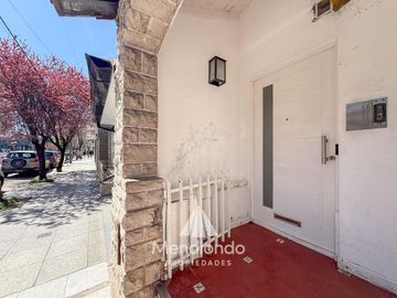 PH 3 ambientes en PLANTA BAJA con patio en Chauvín. 49 m2 cub.