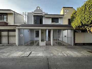 Casa en Colonia Mirador del Sol a 1.5 cuadras de Av. Moctezuma y Av. Patria