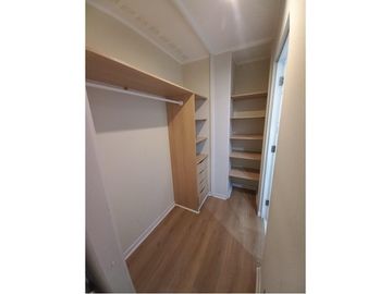 AMPLIO DEPARTAMENTO A METROS DEL METRO