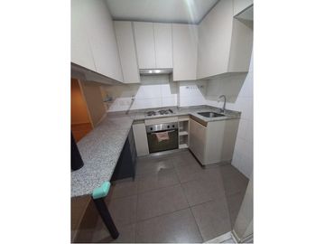 AMPLIO DEPARTAMENTO A METROS DEL METRO