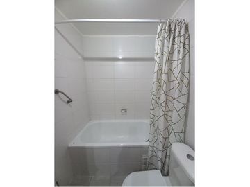 AMPLIO DEPARTAMENTO A METROS DEL METRO