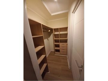 AMPLIO DEPARTAMENTO A METROS DEL METRO