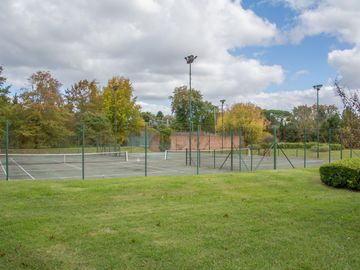 Casa en venta en Altos de Pilar, desarrollada en una planta con gran jardín