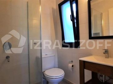 Casa en venta en Altos de Pilar, desarrollada en una planta con gran jardín