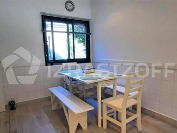 Casa en venta en Altos de Pilar, desarrollada en una planta con gran jardín