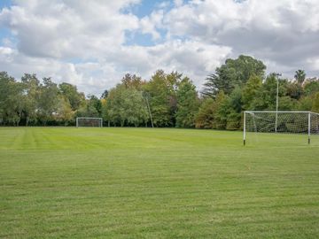 Casa en venta en Altos de Pilar, desarrollada en una planta con gran jardín