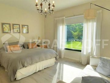 Casa en venta en Altos de Pilar, desarrollada en una planta con gran jardín