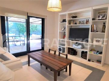 Casa en venta en Altos de Pilar, desarrollada en una planta con gran jardín