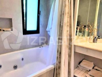 Casa en venta en Altos de Pilar, desarrollada en una planta con gran jardín