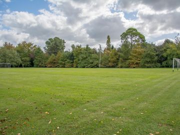 Casa en venta en Altos de Pilar, desarrollada en una planta con gran jardín