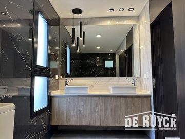 Casa a estrenar en Greenville 4 ambientes con pileta