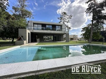 Casa a estrenar en Greenville 4 ambientes con pileta