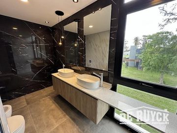 Casa a estrenar en Greenville 4 ambientes con pileta